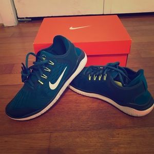 Nike free RN 2018 size 4.5y girls BRAND NEW